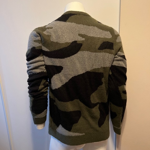 Never Loose Hedge Camo Sweater size M - Picture 2 of 5